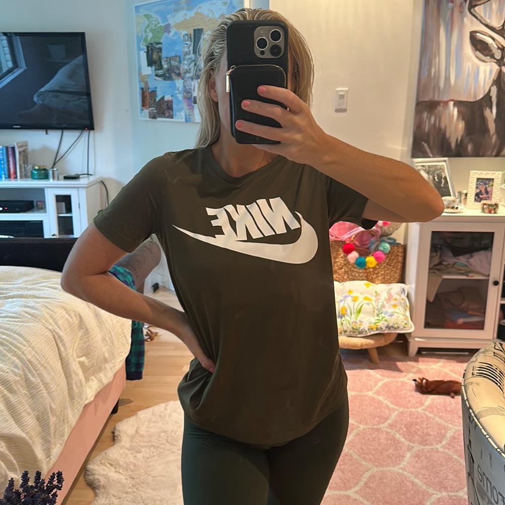 Women’s Nike top size small
